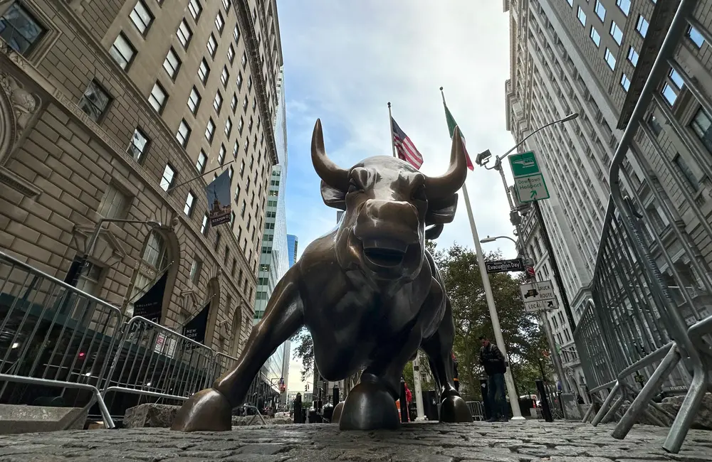 A broad bank selloff weighed on US markets Thursday, sending Australian futures lower