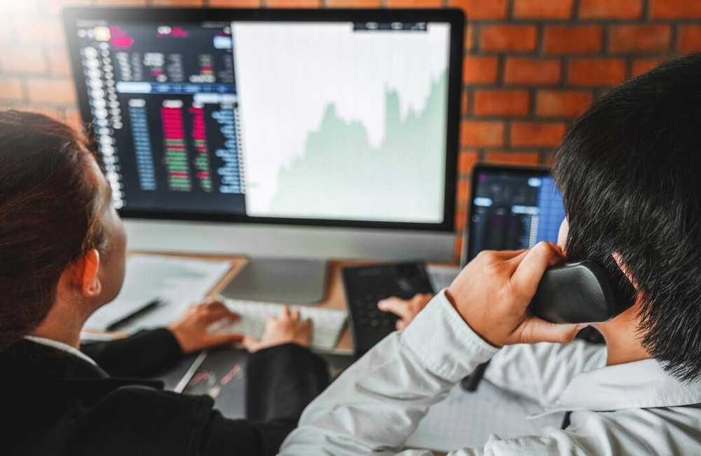 Australian Shares Are Set To Edge Higher As US Stocks Fell Slightly In Light Trading