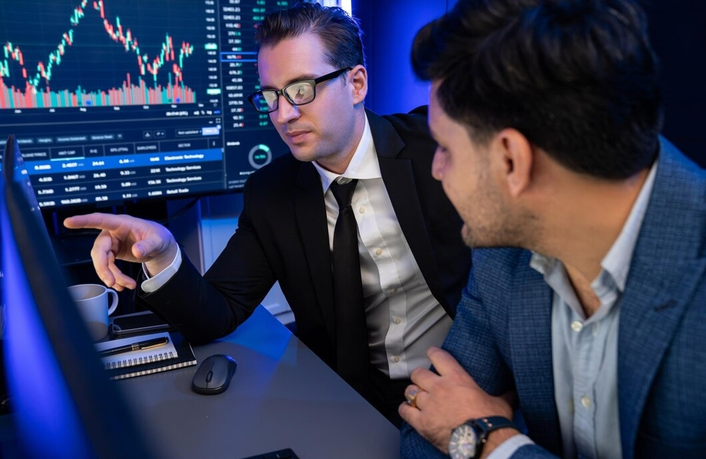 Telstra Changes The Guard As Bond Traders Pile Pressure On The Reserve Bank